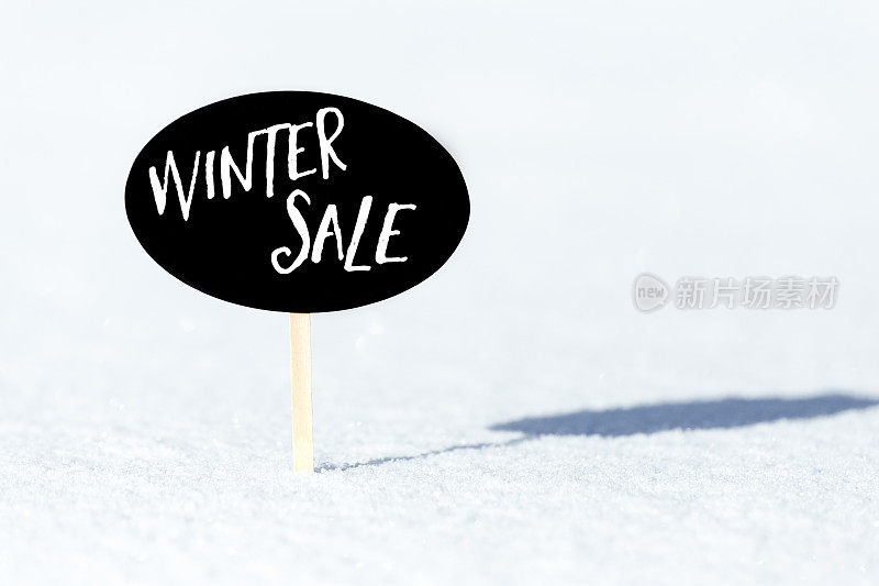 Slate in the Snow，英文单词Winter Sale, concept Sold out and marketing offer, copyspace